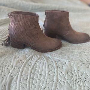 Gray (mushroom color) booties